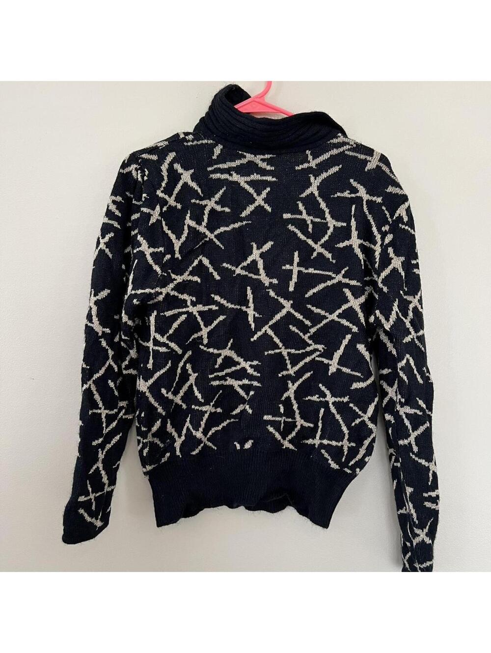 Vintage Karen Scott Women's Black and Gold Sweater Size M